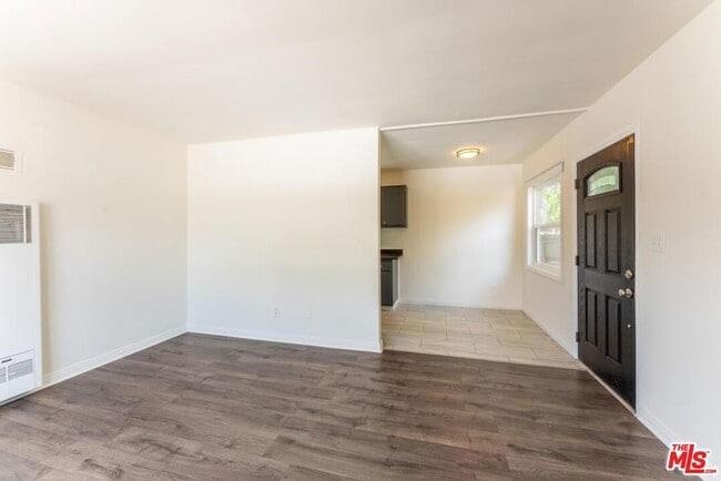 10708 1/2 Moorpark Street Unit in Los Angeles, CA - Building Photo - Building Photo