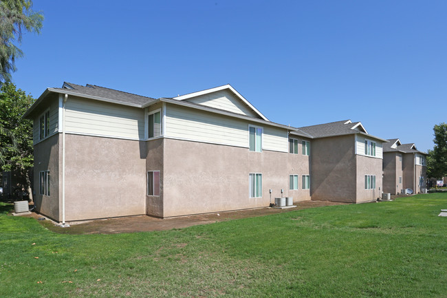 North Park I and II in Dinuba, CA - Building Photo - Building Photo