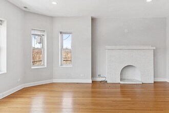 7515 S Essex Ave in Chicago, IL - Building Photo - Building Photo