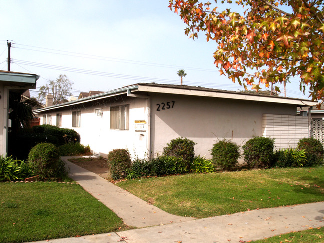 2257-2261 Pomona Ave in Costa Mesa, CA - Foto de edificio - Building Photo