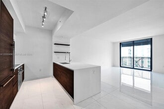 301 Altara Ave in Coral Gables, FL - Building Photo - Building Photo