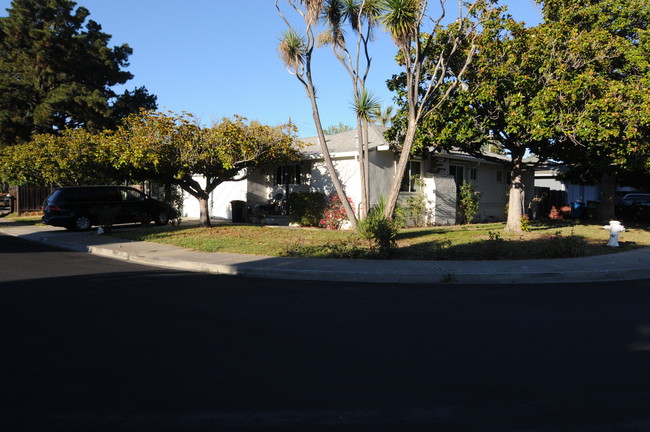 3580-3582 Mauricia Ave in Santa Clara, CA - Building Photo - Building Photo