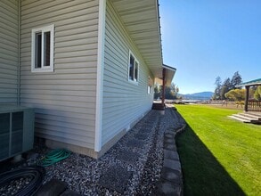 213 Woodland Dr in Newport, WA - Building Photo - Building Photo