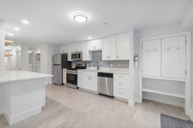 6107 JFK Blvd E in West New York, NJ - Building Photo - Building Photo