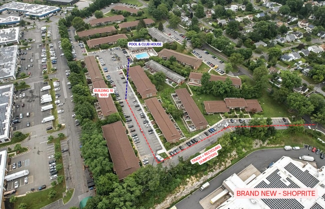 1005 Old Country Rd in Elmsford, NY - Building Photo - Building Photo