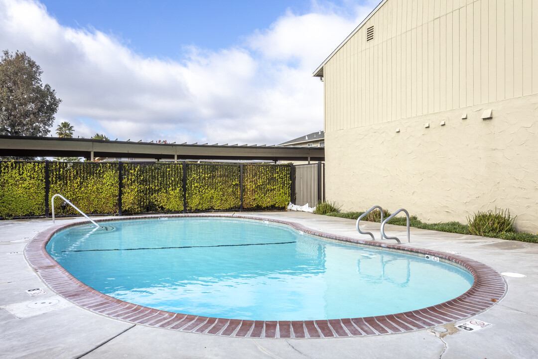 Cedar Apartments in Clovis, CA - Building Photo