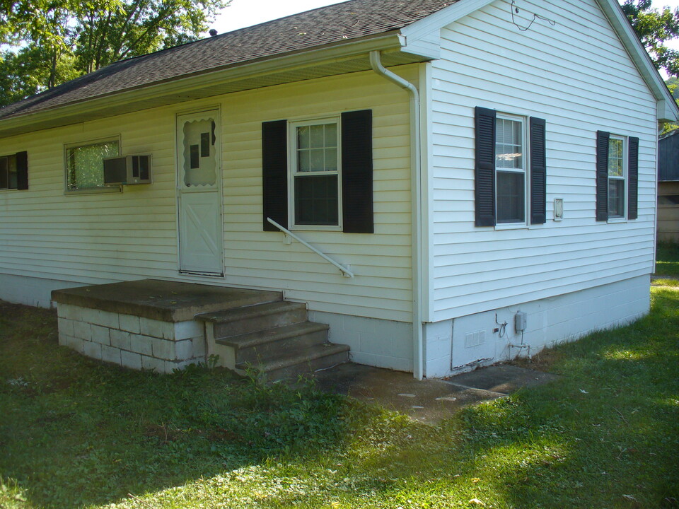 222 E Fay Ave in Marietta, OH - Foto de edificio