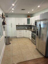 705 E 9th Ct in Hialeah, FL - Building Photo - Building Photo