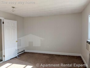 714 Broadway, Unit #4 in Somerville, MA - Foto de edificio - Building Photo