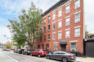 32 Garnet St in Brooklyn, NY - Building Photo - Primary Photo