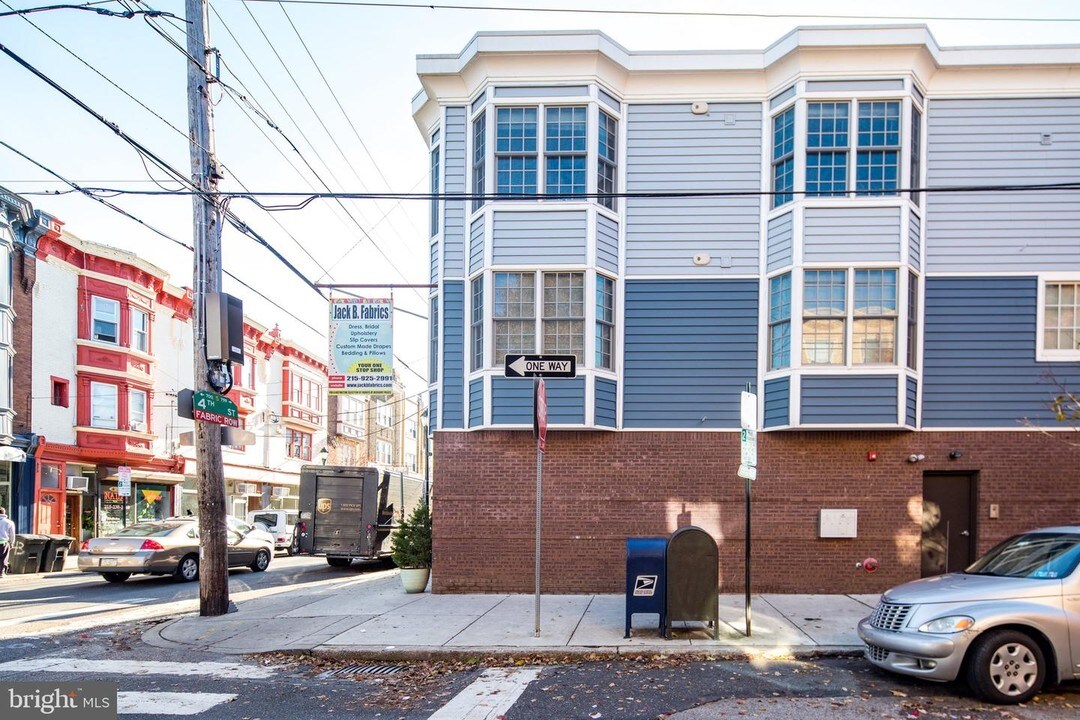 748 S 4th St-Unit -1 in Philadelphia, PA - Building Photo