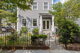 201 Norfolk St, Unit apt 1 in Cambridge, MA - Building Photo - Building Photo