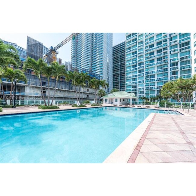 31 SE 5th St in Miami, FL - Foto de edificio - Building Photo