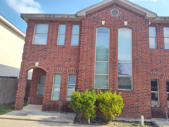 1409 W Kiwi Ave in Pharr, TX - Building Photo - Building Photo