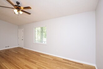 1890 Lamplighter Way in Snellville, GA - Building Photo - Building Photo