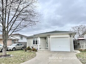 1672 Foster Ave in Windsor, ON - Building Photo