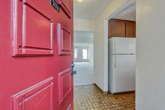 4000 Farm Hill Blvd in Redwood City, CA - Building Photo - Building Photo