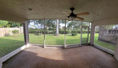1651 Oak Berry Cir in Wellington, FL - Building Photo - Building Photo