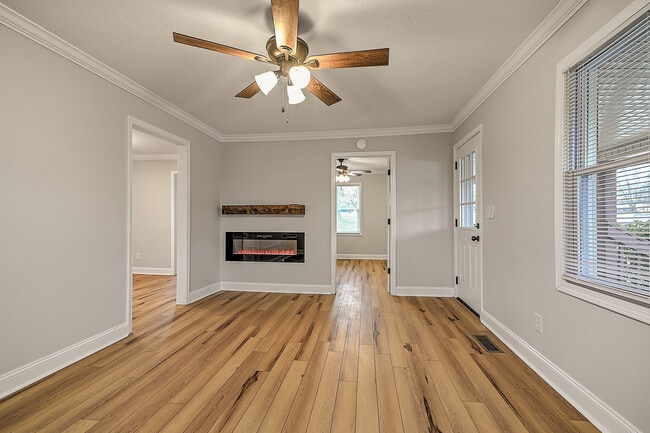 1104 Old Boones Creek Rd in Jonesborough, TN - Foto de edificio - Building Photo