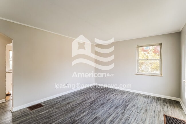 8250 Royal Heights Dr in Cincinnati, OH - Foto de edificio - Building Photo