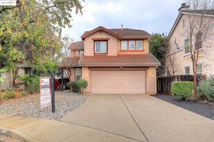 220 Whispering Oaks Ct in Brentwood, CA - Building Photo