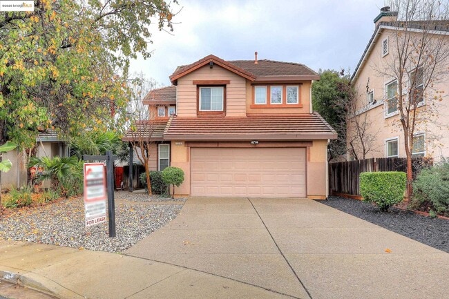 property at 220 Whispering Oaks Ct
