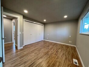 905 13th St NW in Puyallup, WA - Building Photo - Building Photo