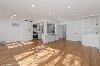 6251 N Hamlin Ave in Chicago, IL - Building Photo - Building Photo