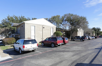 Spanish Oaks in Arlington, TX - Foto de edificio - Building Photo