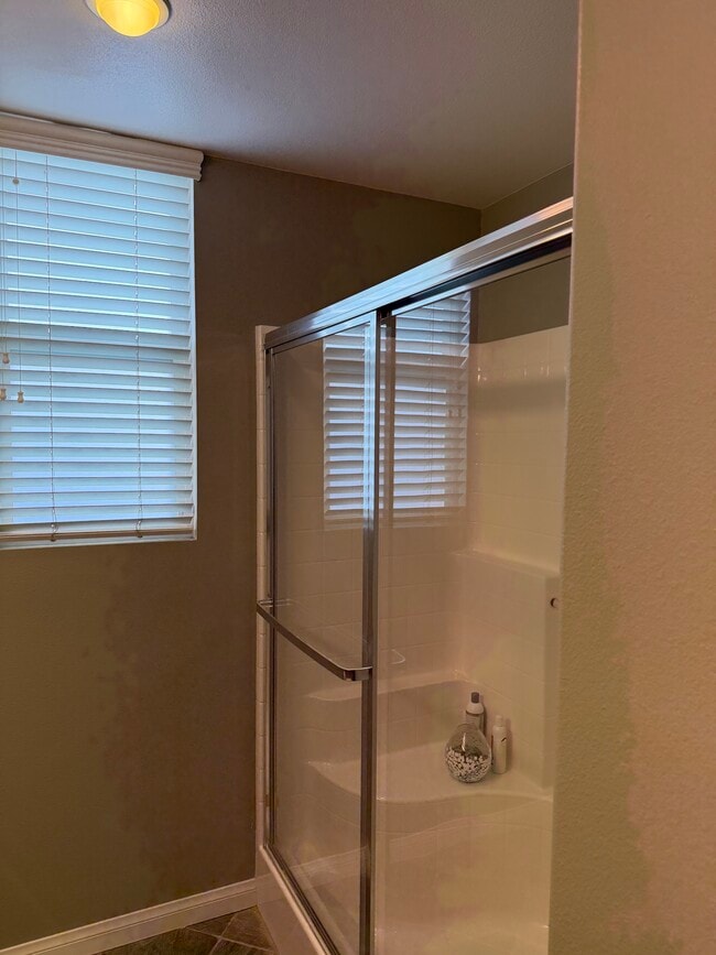 13885 Hawthorn Ave in Corona, CA - Foto de edificio - Building Photo