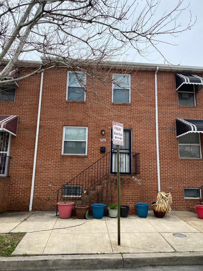 property at 916 N Lakewood Ave