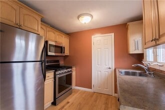 5804 Post Rd in East Greenwich, RI - Foto de edificio - Building Photo