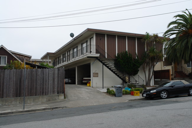 240 Santa Lucia Ave in San Bruno, CA - Foto de edificio - Building Photo