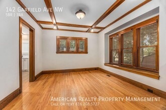 142 Garfield Ave NW in Grand Rapids, MI - Building Photo - Building Photo
