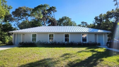 2703 Avenue G Ave, Unit B in Fort Pierce, FL - Foto de edificio - Building Photo