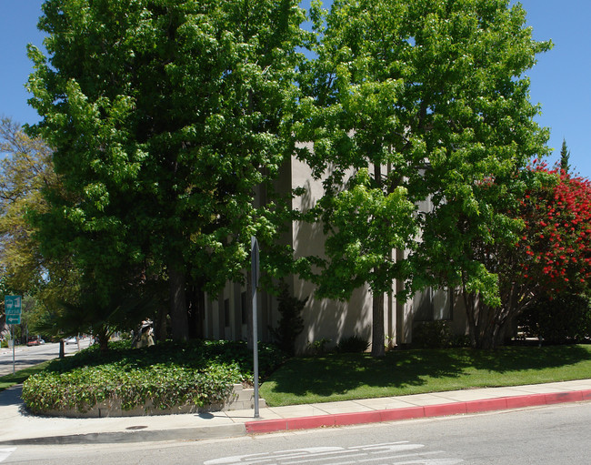 760 S Marengo Ave in Pasadena, CA - Foto de edificio - Building Photo