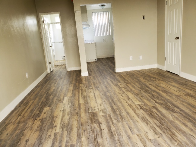 1605 Lomita Blvd