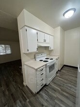 1438 W Elowin Ave in Visalia, CA - Building Photo - Building Photo