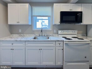 31 S Main St in Manheim, PA - Foto de edificio - Building Photo