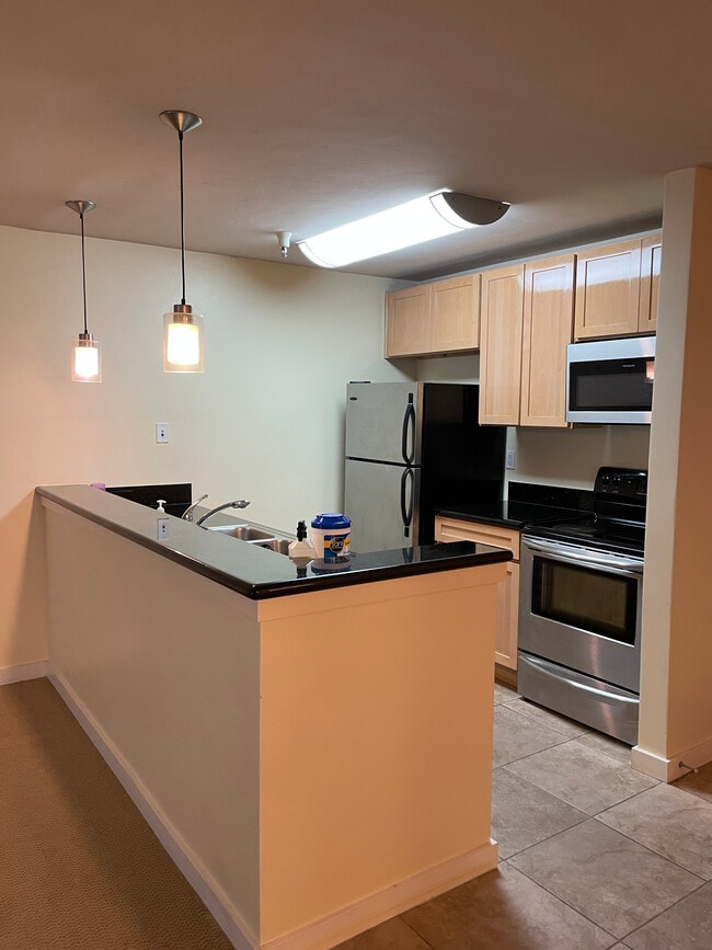 6400 Christie Ave, Unit 4309 in Emeryville, CA - Building Photo - Building Photo