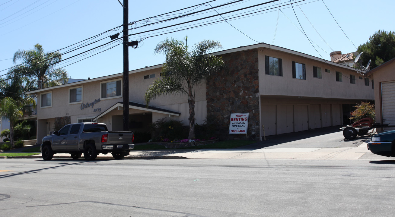 Arlington in Huntington Beach, CA - Foto de edificio