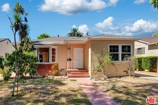 2511 Castle Heights Ave in Los Angeles, CA - Building Photo