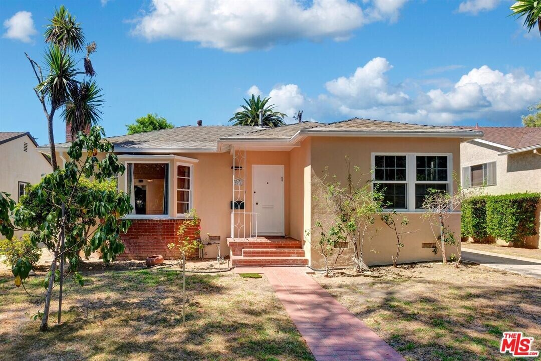 2511 Castle Heights Ave in Los Angeles, CA - Building Photo