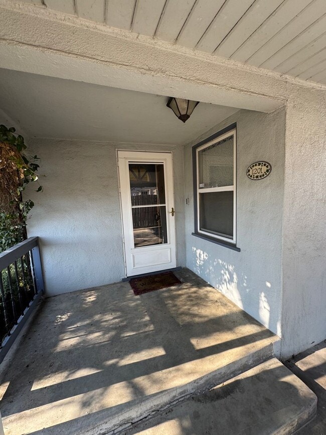 1201 W Elm St in Lodi, CA - Building Photo - Building Photo