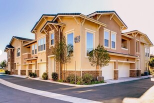 6610 Canopy Ridge Ln, Unit 34 in San Diego, CA - Building Photo
