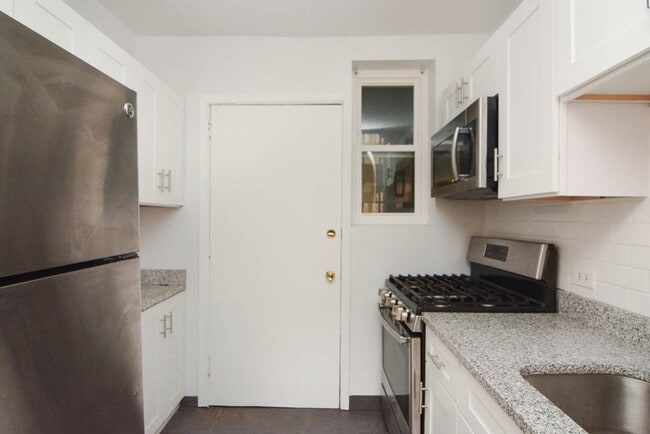 2359 N Drake Ave in Chicago, IL - Building Photo - Building Photo