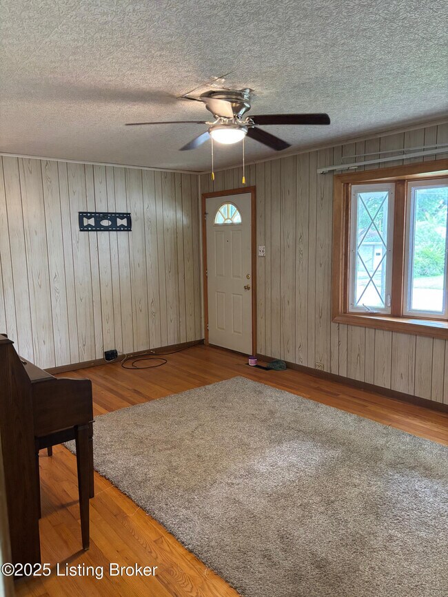 516 Popp Ave in Sellersburg, IN - Building Photo - Building Photo
