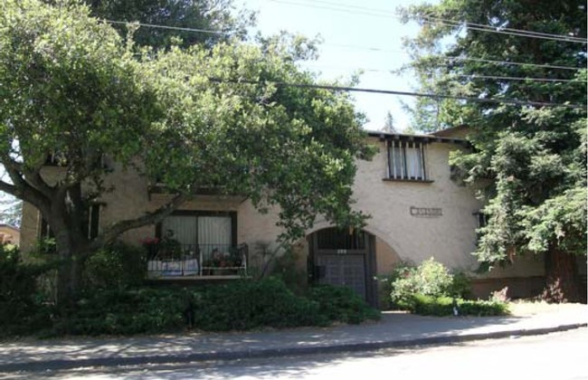 CASADOBC in Menlo Park, CA - Foto de edificio - Building Photo