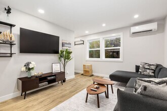 7549 32nd Ave NW in Seattle, WA - Building Photo - Building Photo