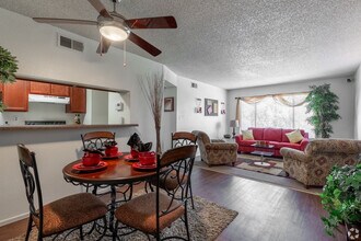 Papago Gardens Apartments in Phoenix, AZ - Building Photo - Building Photo